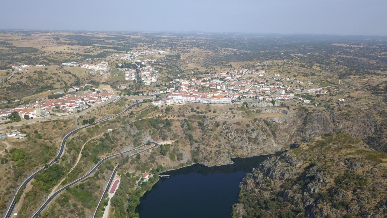 Pensao Vista Bela Hotel Miranda do Douro Luaran gambar